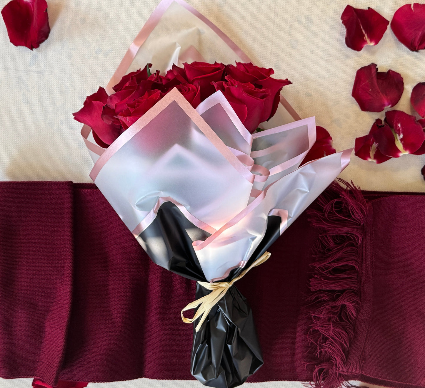 وشاح ميكاسا مع باقة ورد طبيعية